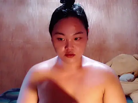 Snapshot of _Lylia chatting on 05-15-26, 02:18 Lylia online show from 05-15-26, 02:18