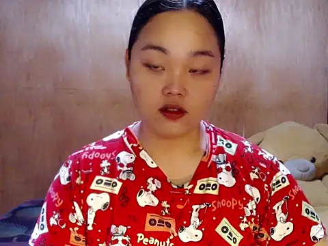 Snapshot of _Lylia chatting on 05-17-26, 04:32 Lylia online show from 05-17-26, 04:32