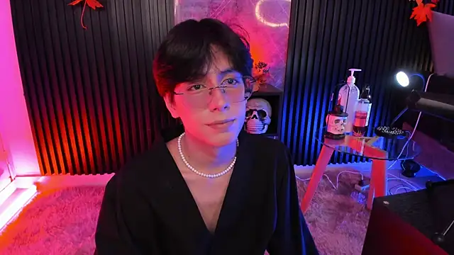 Snapshot of luixdust_ chatting on 10-17-25, 06:05 luixdust online show from 10-17-25, 06:05