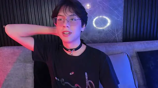 Snapshot of luixdust_ chatting on 10-29-25, 05:31 luixdust online show from 10-29-25, 05:31