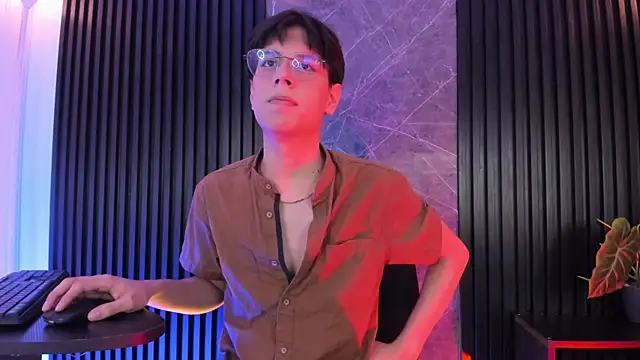 Snapshot of luixdust_ chatting on 11-30-25, 05:44 luixdust online show from 11-30-25, 05:44