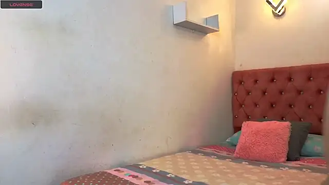 Snapshot of Kyra_Honey chatting on 11-11-25, 02:39 Kyra Honey online show from 11-11-25, 02:39