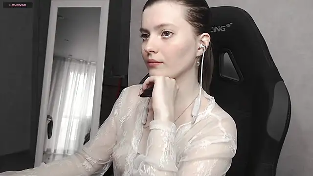 cute elfy  online show from 09-30-25, 02:00