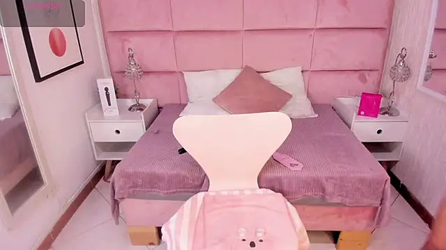 Janah Myers online show from 10-25-25, 01:07