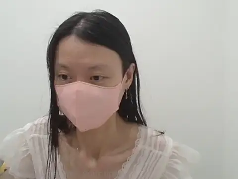 Snapshot of AlinaBaby_x chatting on 10-02-25, 03:30 AlinaBaby x online show from 10-02-25, 03:30