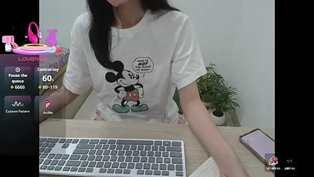 Snapshot of AlinaBaby_x chatting on 10-07-25, 03:14 AlinaBaby x online show from 10-07-25, 03:14