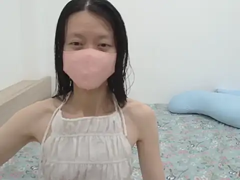 Snapshot of AlinaBaby_x chatting on 10-14-25, 07:47 AlinaBaby x online show from 10-14-25, 07:47