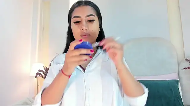 SalomeeBell online show from 11-10-25, 08:41