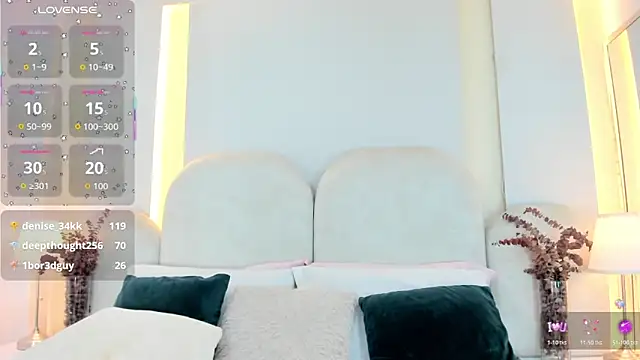 Snapshot of SalomeeBell chatting on 01-09-26, 08:21 SalomeeBell online show from 01-09-26, 08:21