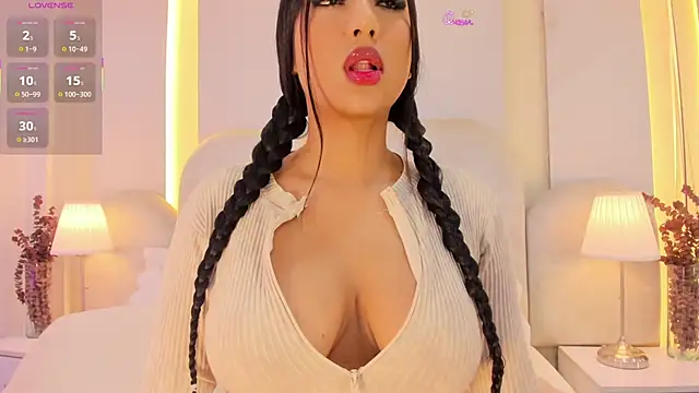 Snapshot of SalomeeBell chatting on 05-15-26, 08:49 SalomeeBell online show from 05-15-26, 08:49