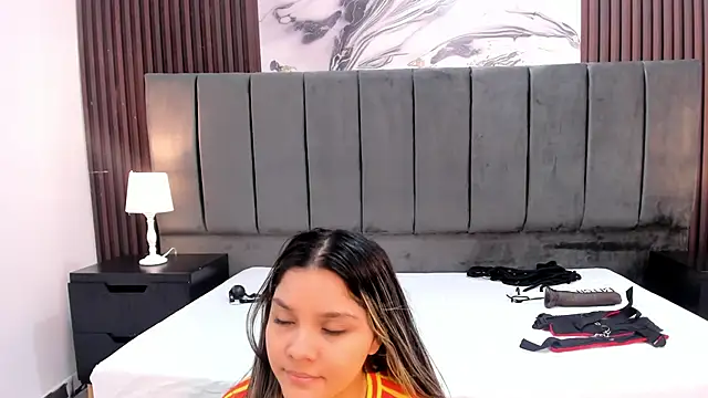 Wonderkloe  online show from 06-17-26, 02:18