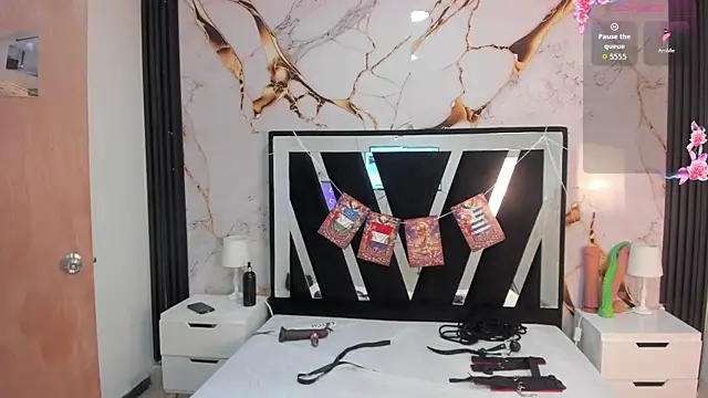 Wonderkloe  online show from 07-11-26, 02:53