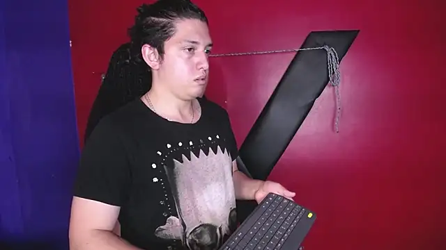 Snapshot of Jackson_n_Scarlett chatting on 02-12-26, 02:34 Jackson n Scarlett online show from 02-12-26, 02:34