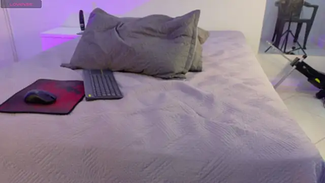 BeccaReedd online show from 10-03-25, 03:03