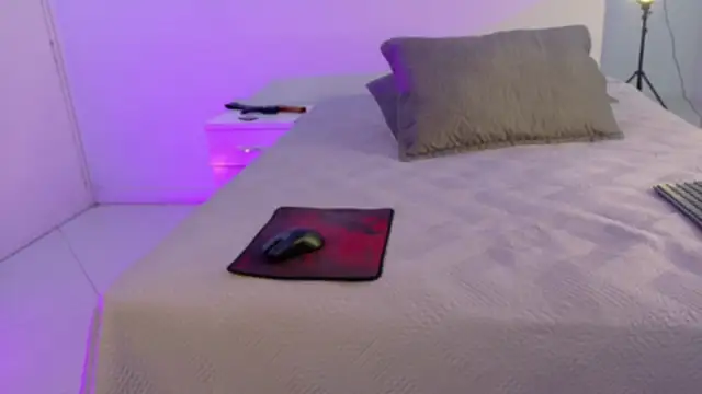 BeccaReedd online show from 10-10-25, 03:16