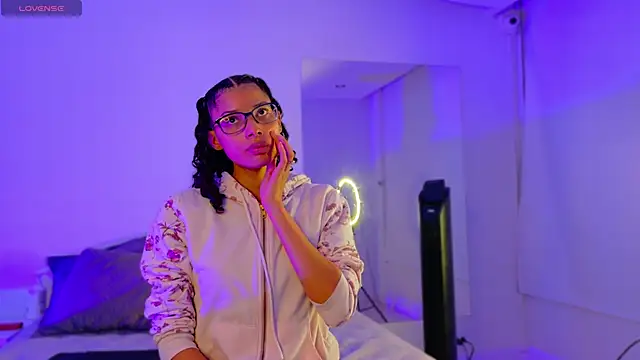 BeccaReedd online show from 10-13-25, 01:38