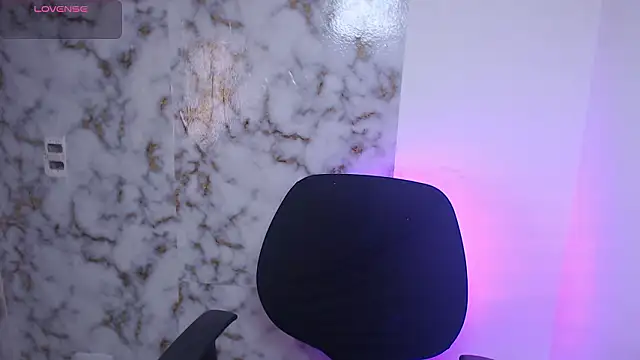 Snapshot of lincy_honeyy chatting on 02-24-26, 03:54 lincy honeyy online show from 02-24-26, 03:54