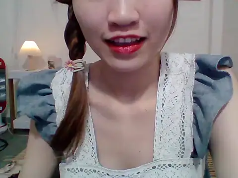 Snapshot of __Donna__ chatting on 10-13-25, 02:28 Donna online show from 10-13-25, 02:28