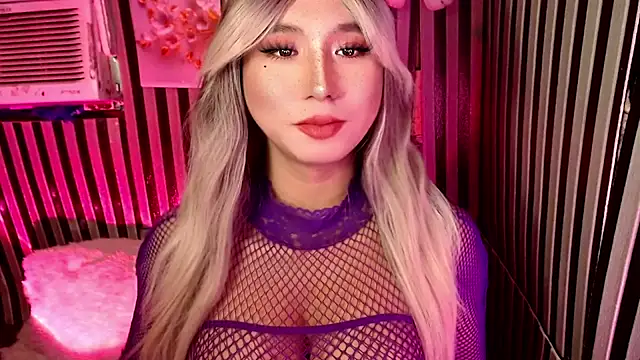 UrhotlucyTS online show from 03-23-26, 06:50