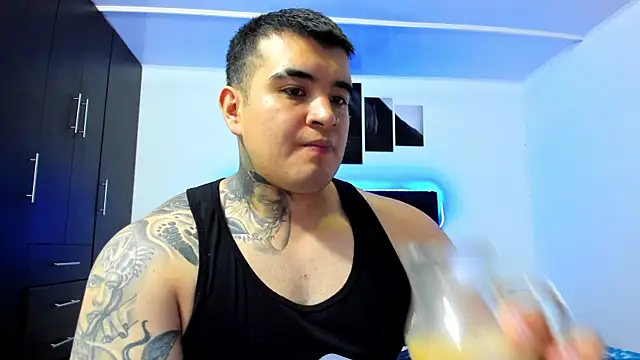 Snapshot of thiago__cp01 chatting on 09-25-25, 06:17 thiago  cp01 online show from 09-25-25, 06:17