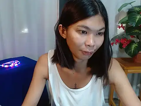 Snapshot of laura_leeforever chatting on 06-18-26, 02:12 laura leeforever online show from 06-18-26, 02:12