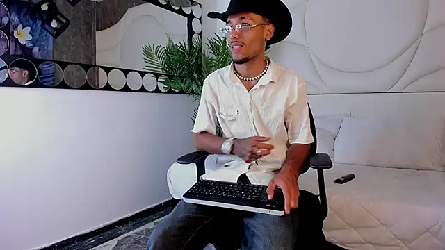 Thiagoferreti online show from 10-07-25, 03:36