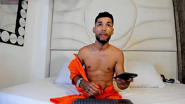 Snapshot of Thiagoferreti chatting on 02-04-26, 03:34 Thiagoferreti online show from 02-04-26, 03:34