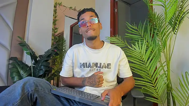 Snapshot of Thiagoferreti chatting on 02-13-26, 03:24 Thiagoferreti online show from 02-13-26, 03:24