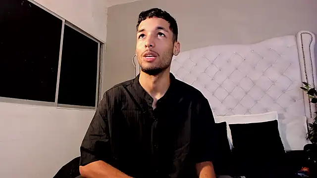 Snapshot of Thiagoferreti chatting on 02-16-26, 03:35 Thiagoferreti online show from 02-16-26, 03:35