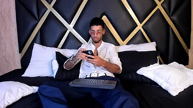 Snapshot of Thiagoferreti chatting on 02-26-26, 03:38 Thiagoferreti online show from 02-26-26, 03:38