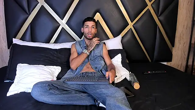 Snapshot of Thiagoferreti chatting on 03-03-26, 03:34 Thiagoferreti online show from 03-03-26, 03:34