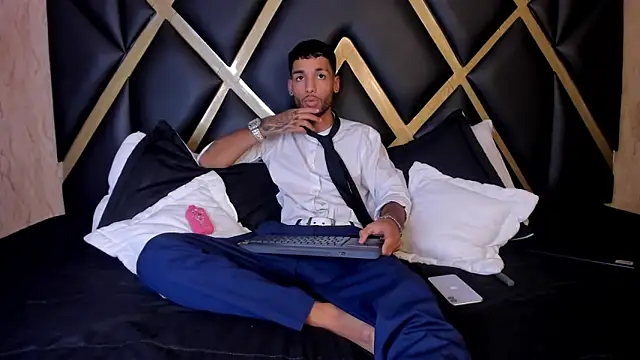 Snapshot of Thiagoferreti chatting on 03-05-26, 03:35 Thiagoferreti online show from 03-05-26, 03:35