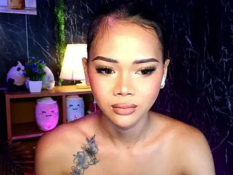 ur holly lexie online show from 10-27-25, 03:32