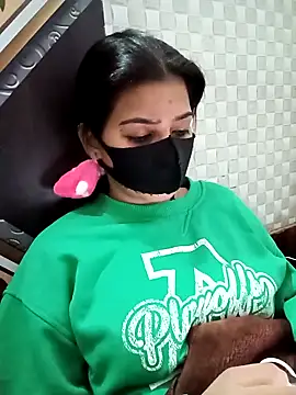 Snapshot of Hot_Jaanvi_ chatting on 11-12-25, 04:24 Hot Jaanvi online show from 11-12-25, 04:24