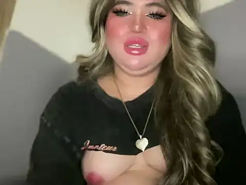 Snapshot of Naughtyrosecum chatting on 10-05-25, 03:43 Naughtyrosecum online show from 10-05-25, 03:43