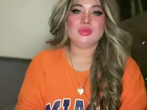 Snapshot of Naughtyrosecum chatting on 11-05-25, 03:23 Naughtyrosecum online show from 11-05-25, 03:23