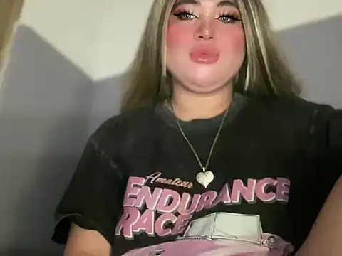 Snapshot of Naughtyrosecum chatting on 11-06-25, 05:03 Naughtyrosecum online show from 11-06-25, 05:03