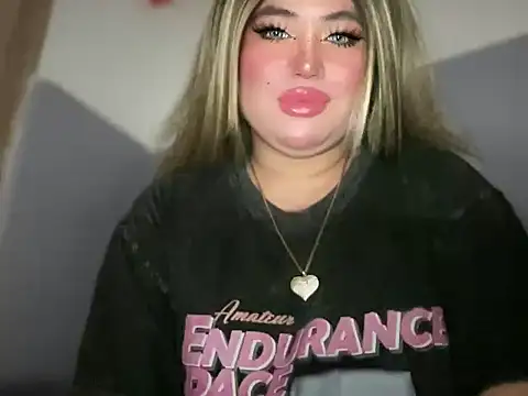 Snapshot of Naughtyrosecum chatting on 11-07-25, 10:04 Naughtyrosecum online show from 11-07-25, 10:04