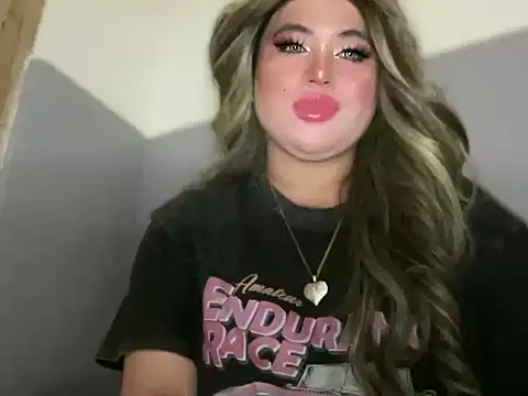 Snapshot of Naughtyrosecum chatting on 11-08-25, 03:12 Naughtyrosecum online show from 11-08-25, 03:12