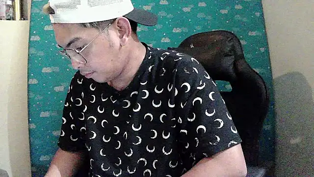 Snapshot of riley_cum chatting on 03-26-26, 08:03 riley cum online show from 03-26-26, 08:03