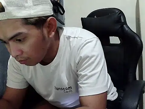 Snapshot of riley_cum chatting on 04-03-26, 08:34 riley cum online show from 04-03-26, 08:34