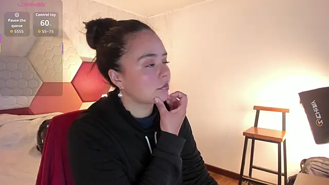 Snapshot of ArielleWilde chatting on 11-04-25, 02:43 ArielleWilde online show from 11-04-25, 02:43