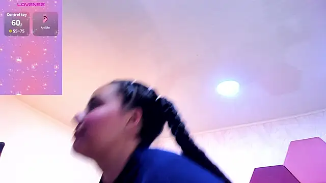 Snapshot of ArielleWilde chatting on 11-23-25, 02:44 ArielleWilde online show from 11-23-25, 02:44