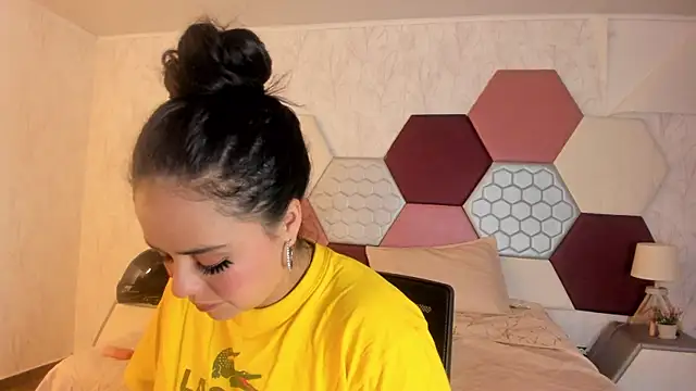 Snapshot of ArielleWilde chatting on 12-05-25, 03:48 ArielleWilde online show from 12-05-25, 03:48