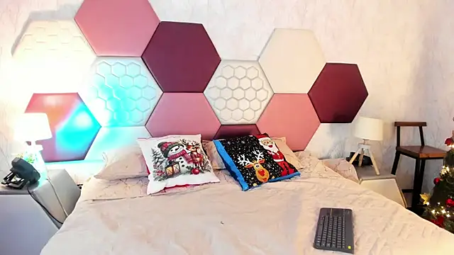 Snapshot of ArielleWilde chatting on 12-20-25, 04:30 ArielleWilde online show from 12-20-25, 04:30