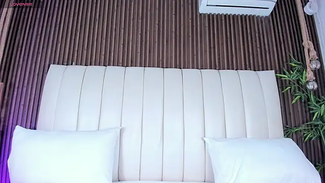 Snapshot of SandraMilerr chatting on 11-15-25, 04:10 SandraMilerr online show from 11-15-25, 04:10