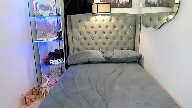 Snapshot of bigcockvenice chatting on 02-11-26, 01:43 bigcockvenice online show from 02-11-26, 01:43