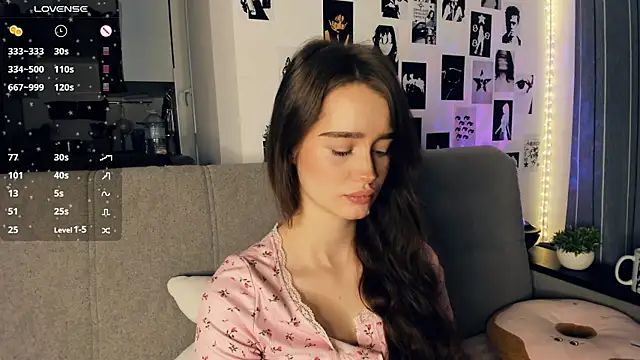 lovelyalivia online show from 12-16-25, 09:14