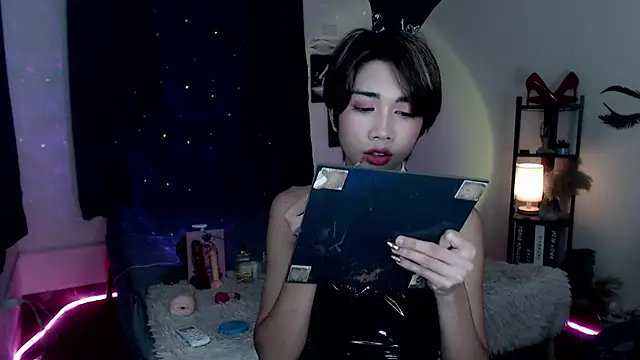 Lavictoriathegreat online show from 12-21-25, 04:58