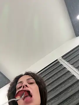 sweetchery999999 online show from 12-05-25, 07:43